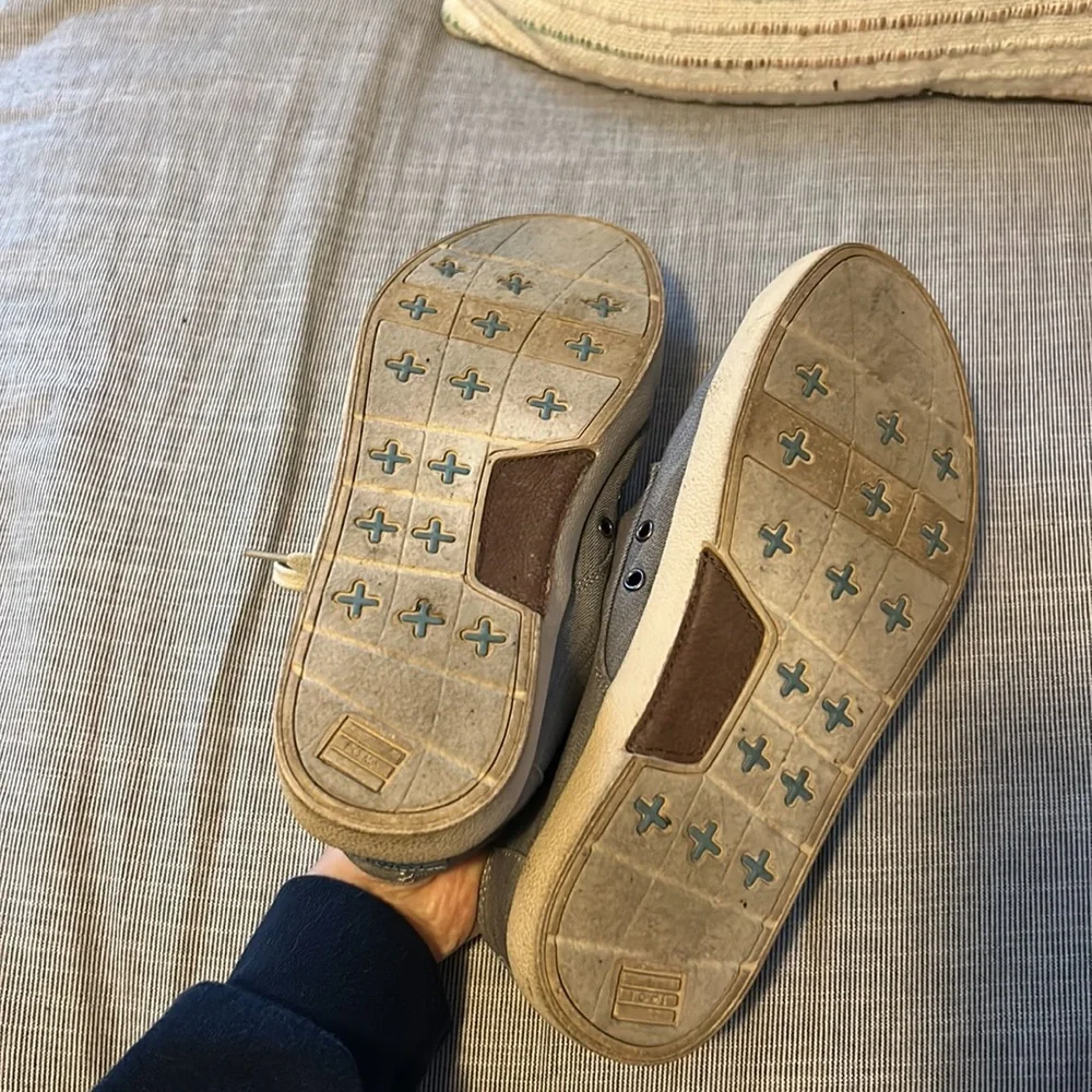Mens Tom sneakers size 9